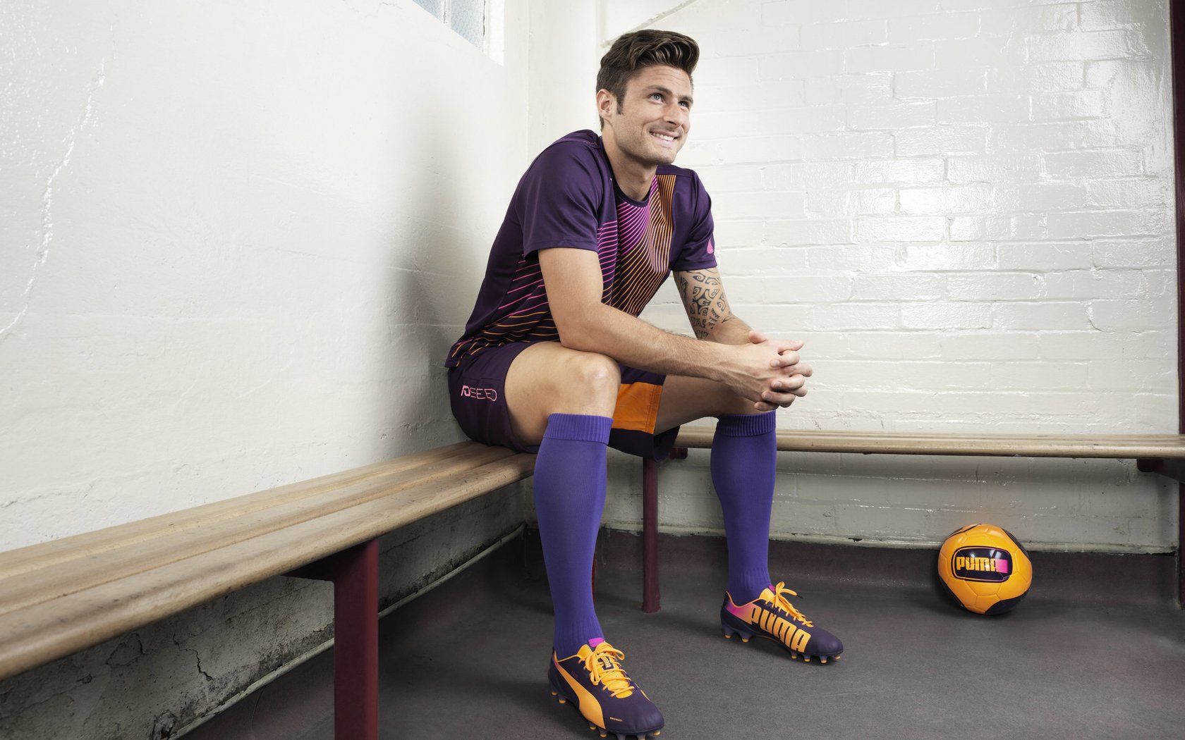 开云电竞在线-球迷“创意无限”自制作品:带你重温最感动瞬间,自创球技免费